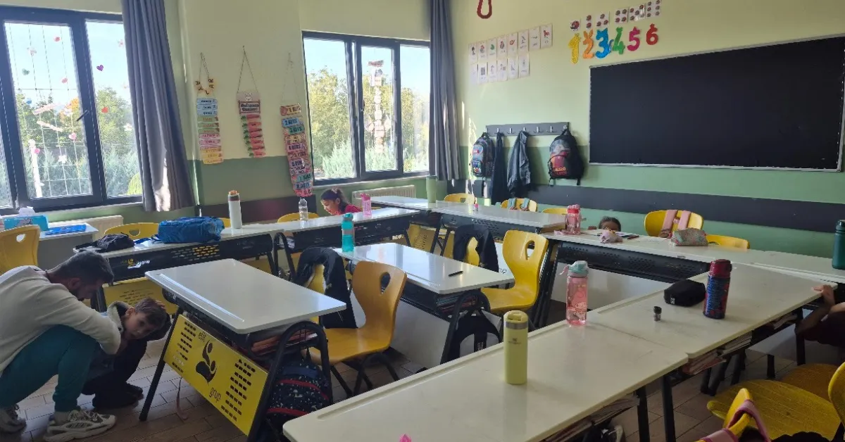 İndak, Ekim Ayı Boyunca İnegöl’deki Okullarda Afet Farkındalık Eğitimleri Ve Deprem Tatbikatları Gerçekleştirerek Öğrencilerde Bilinç Oluşturuyor (5)