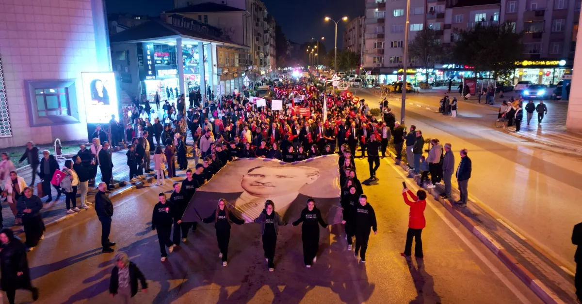 İnegöl Cumhuriyet Coşkusunu Sokaklara Taşıdı (11)