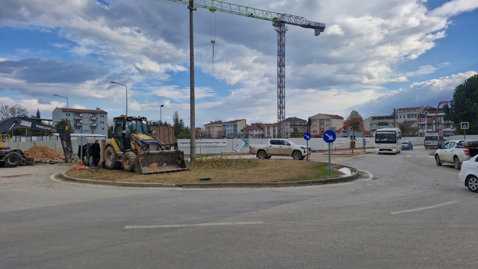 İnegöl Devlet Hastanesi Kavşağında Altyapı Çalışması Trafiği Felç Etti (2)