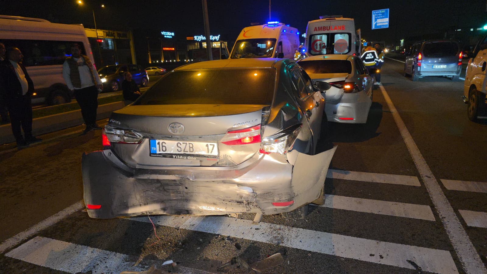 İnegöl Girişinde Zincirleme Kazada 5 Kişi Yaralandı (2)