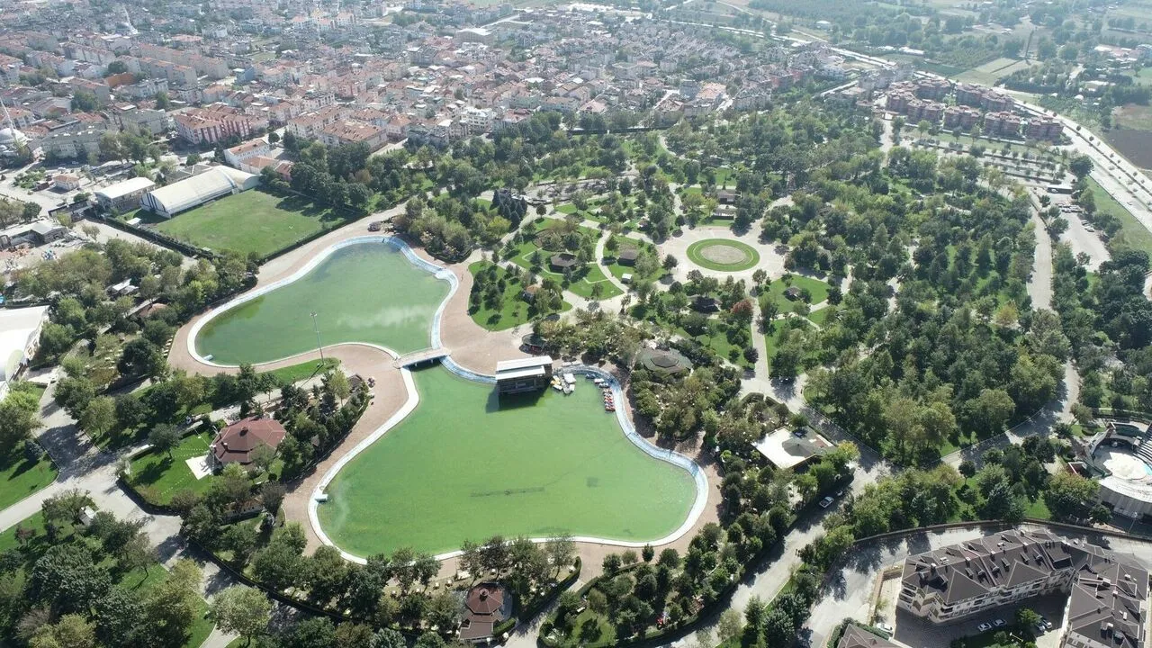 Inegol Hikmet Sahin Kultur Park 11