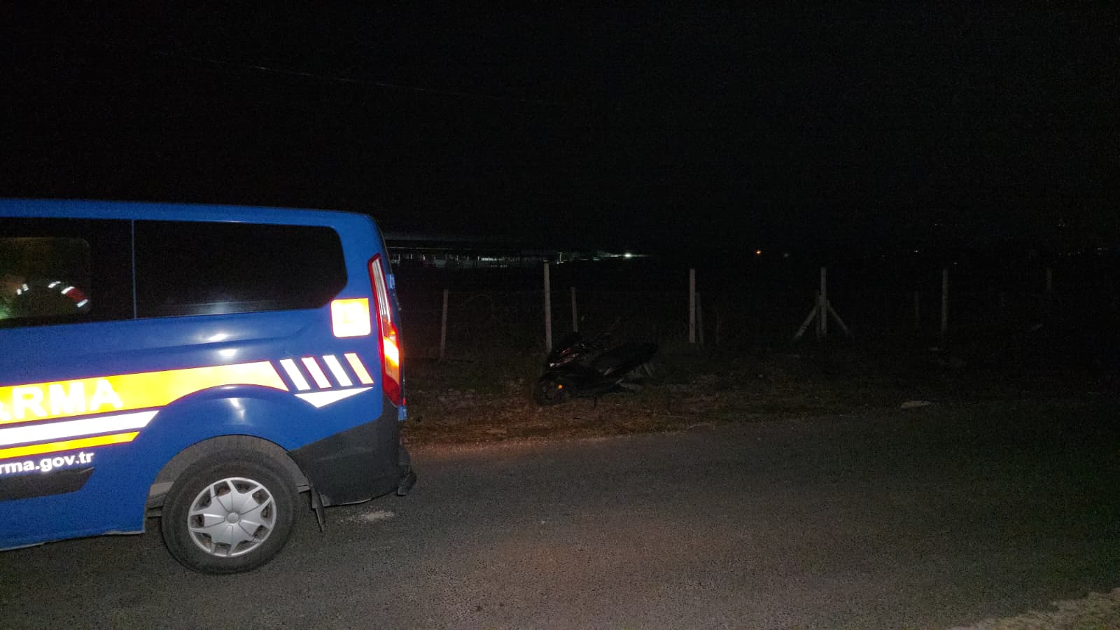 İnegöl Ilçesi Alibeyköy Mahallesi’nde Motosikletin Refüje Düşmesi Sonucu 2 Kişi Yaralandı (2)