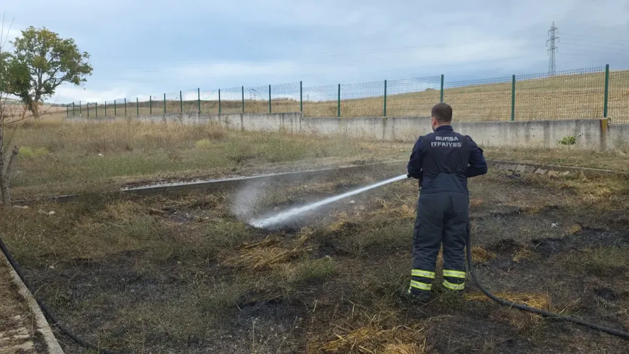 Inegolde Mezarlikta Cikan Ot Yangini Korkuttu 1