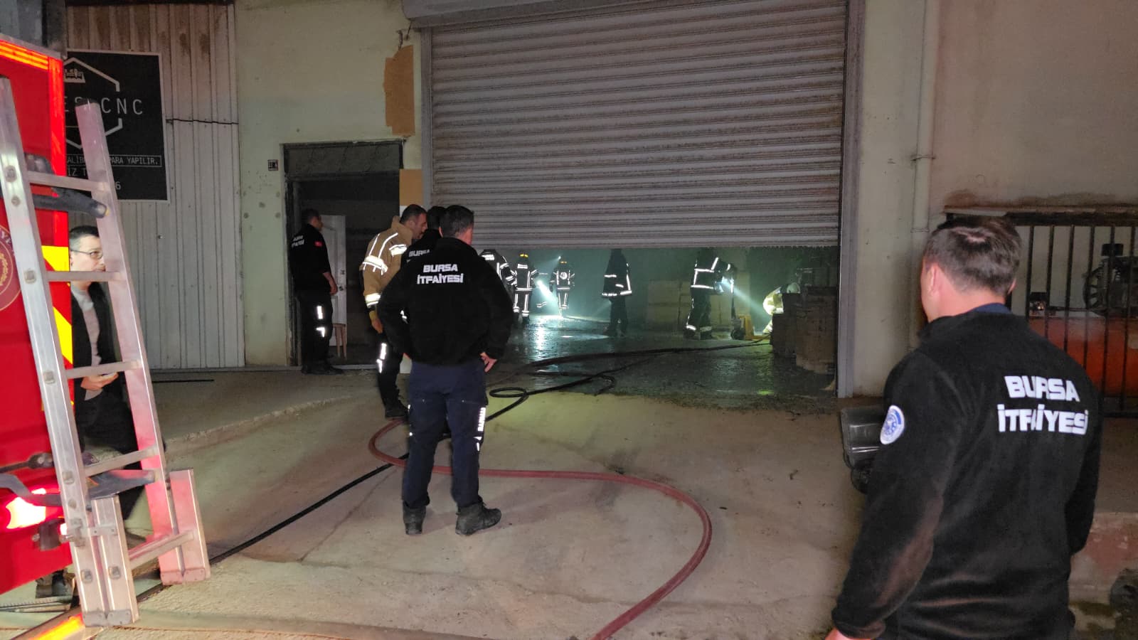 İnegöl’de Mobilya İmalathanesinde Yangın