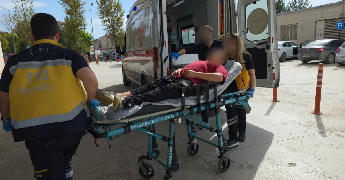 İnegöl’de Otomobil Ile Bisiklet Çarpıştı 14 Yaşındaki Çocuk Yaralandı (2)