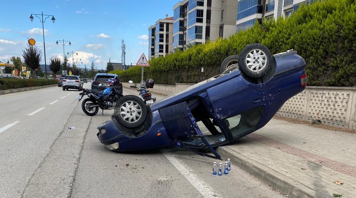 İnegöl’de Otomobil Takla Attı (2)