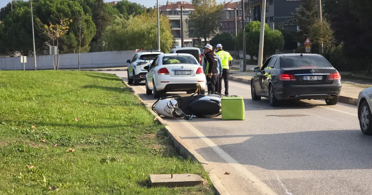İnegöl’de Otomobilin Çektiği Motosiklet Devrildi 1 Yaralı (1)