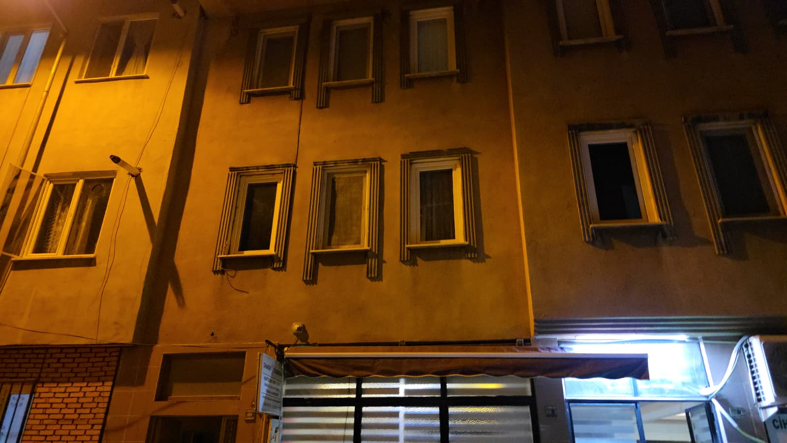 İnegöl’de Şüpheli Ölüm! Genç Saatler Önce Ölmüş Halde Bulundu (2)