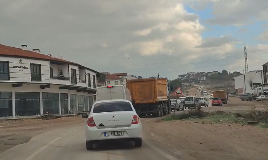 İnegöl’de Toki̇ Ve Eğitim Kampüsü Yolunda Trafik Çilesi-1
