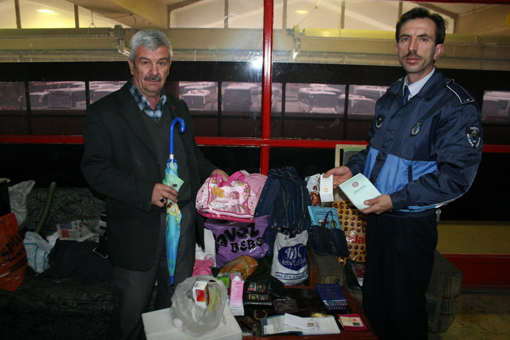 İnegöl’de Toplu Taşımada Unutulan Eşyalar Arşivden 2007 Gencgazete (2)