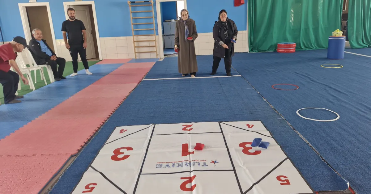 İnegöl'deki Huzurevi Sakinleri Sporda Huzur Buldu (2)