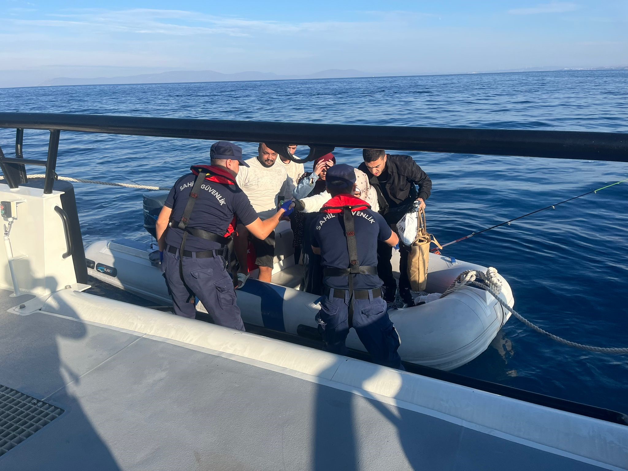 İzmir Açıklarında 44 Düzensiz Göçmen Yakalandı (1)