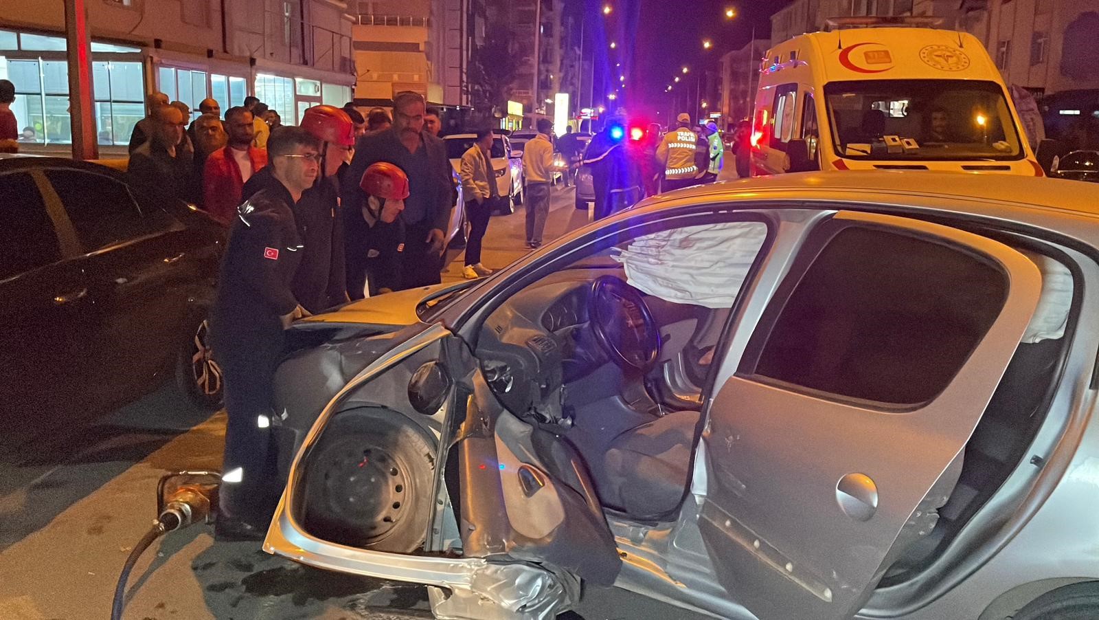 Karaman’da Iki Otomobilin Çarpışması Sonucu 2 Kişi Yaralandı (2)