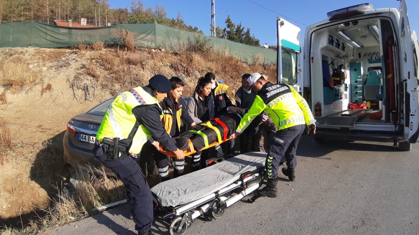 Kazada Yaralanan Yaşlı Kadın Hayatını Kaybetti (3)