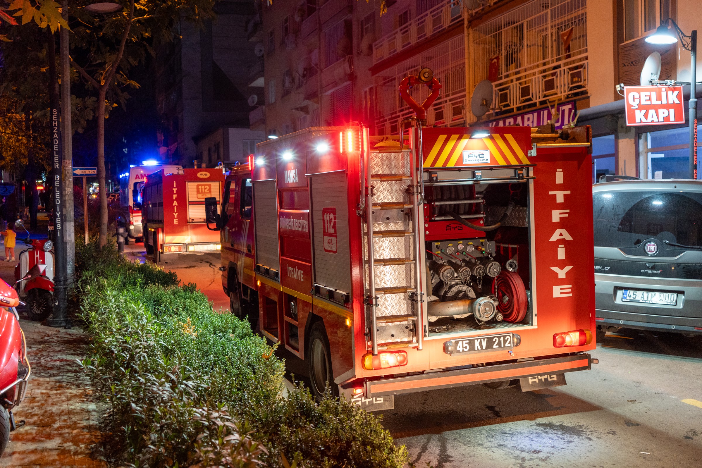 Kendisinden Şikayetçi Olan Eşine Kızıp Evi Ateşe Verdi (1)