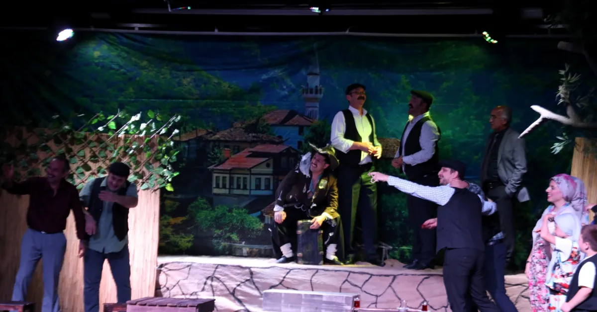 “Komşu Köyün Delisi” Yeni Sezonda Kapalı Gişe (4)