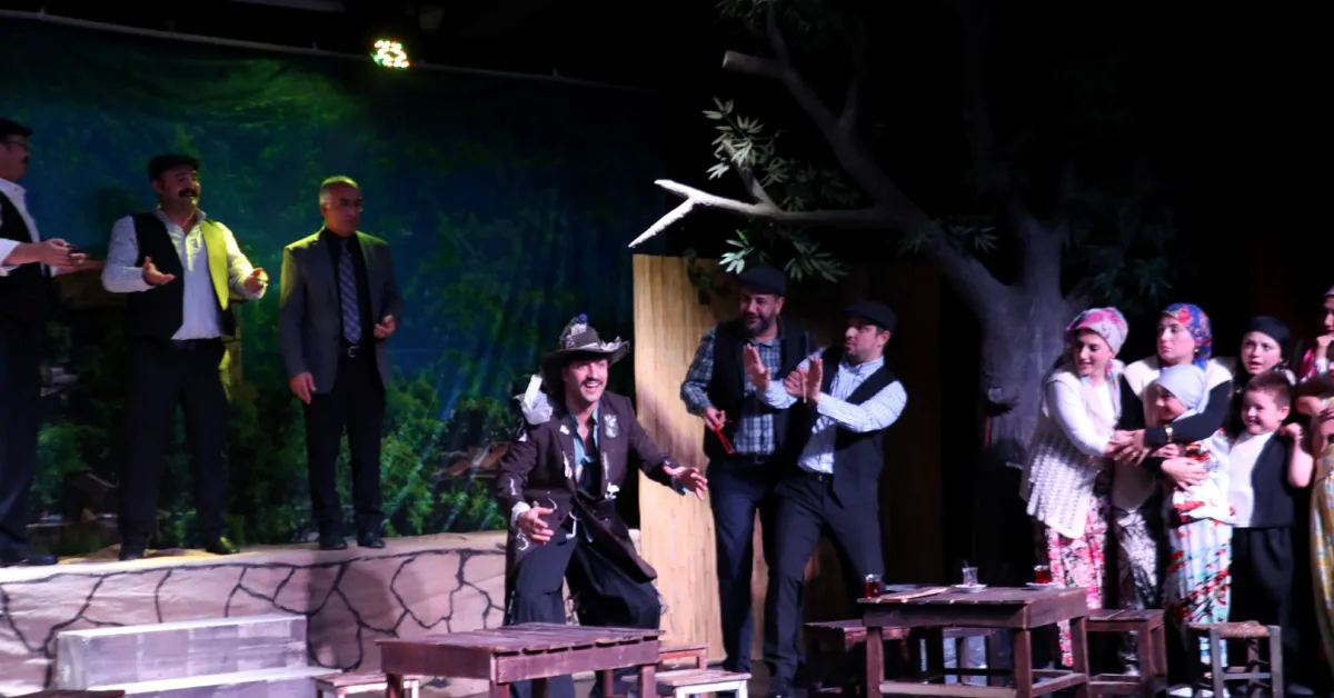 “Komşu Köyün Delisi” Yeni Sezonda Kapalı Gişe (5)