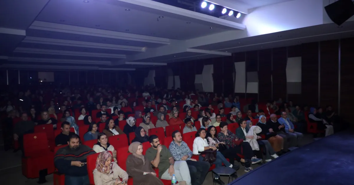 “Komşu Köyün Delisi” Yeni Sezonda Kapalı Gişe (6)