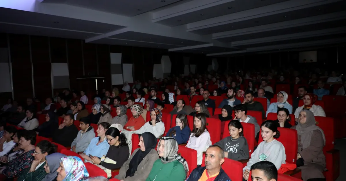 “Komşu Köyün Delisi” Yeni Sezonda Kapalı Gişe (9)