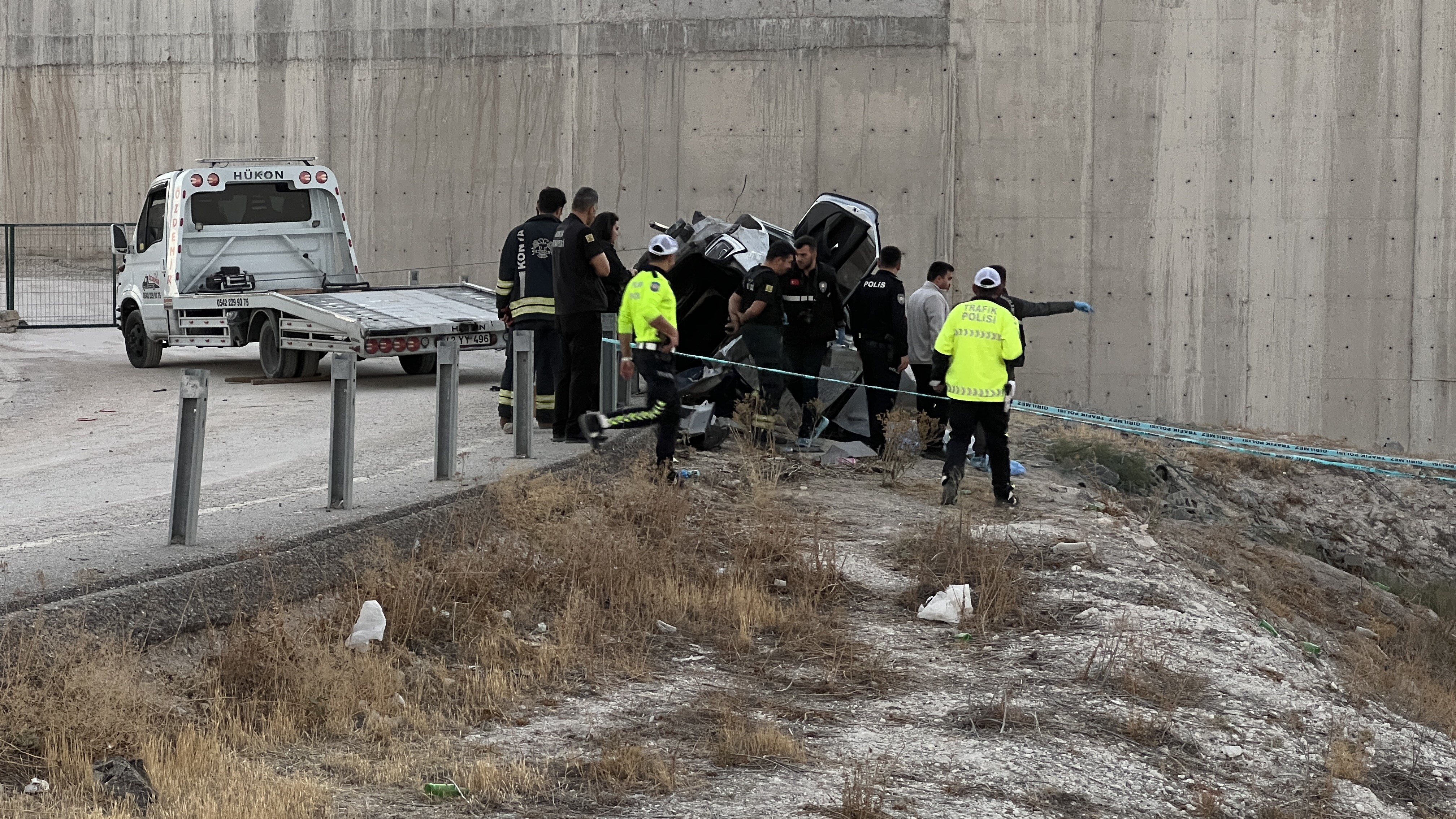Konya’da Otomobil Yol Kenarına Uçtu, 1 Kişi Hayatını Kaybetti (1)