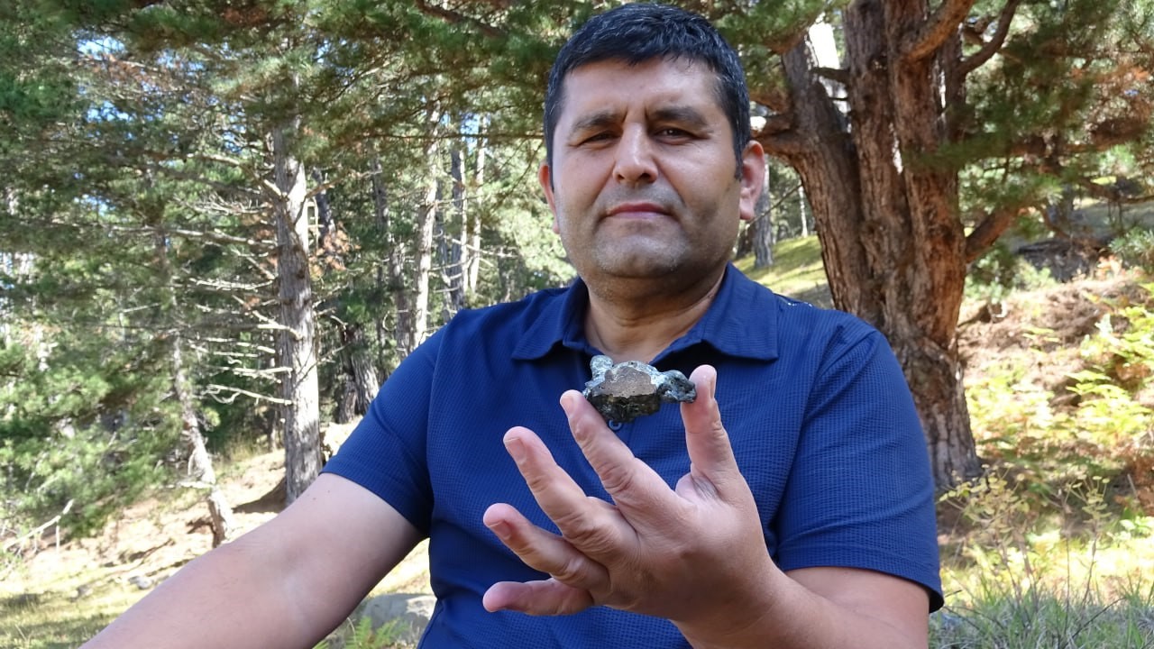 Mantar Toplarken Göktaşı Buldu (1)