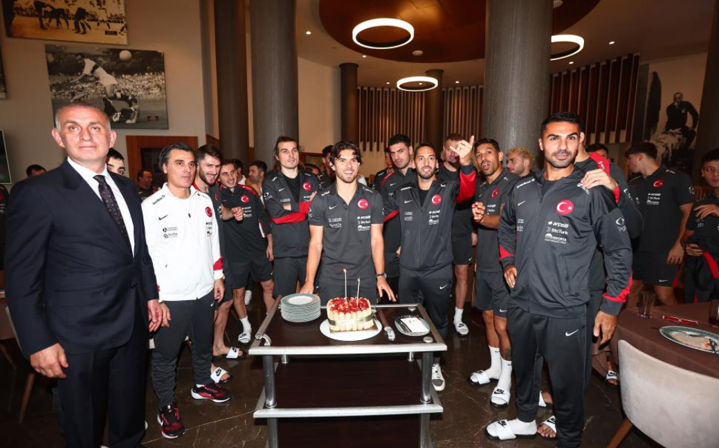 Milli Takım Kampında Ferdi Kadıoğlu'nun Doğum Günü Kutlandı (1)