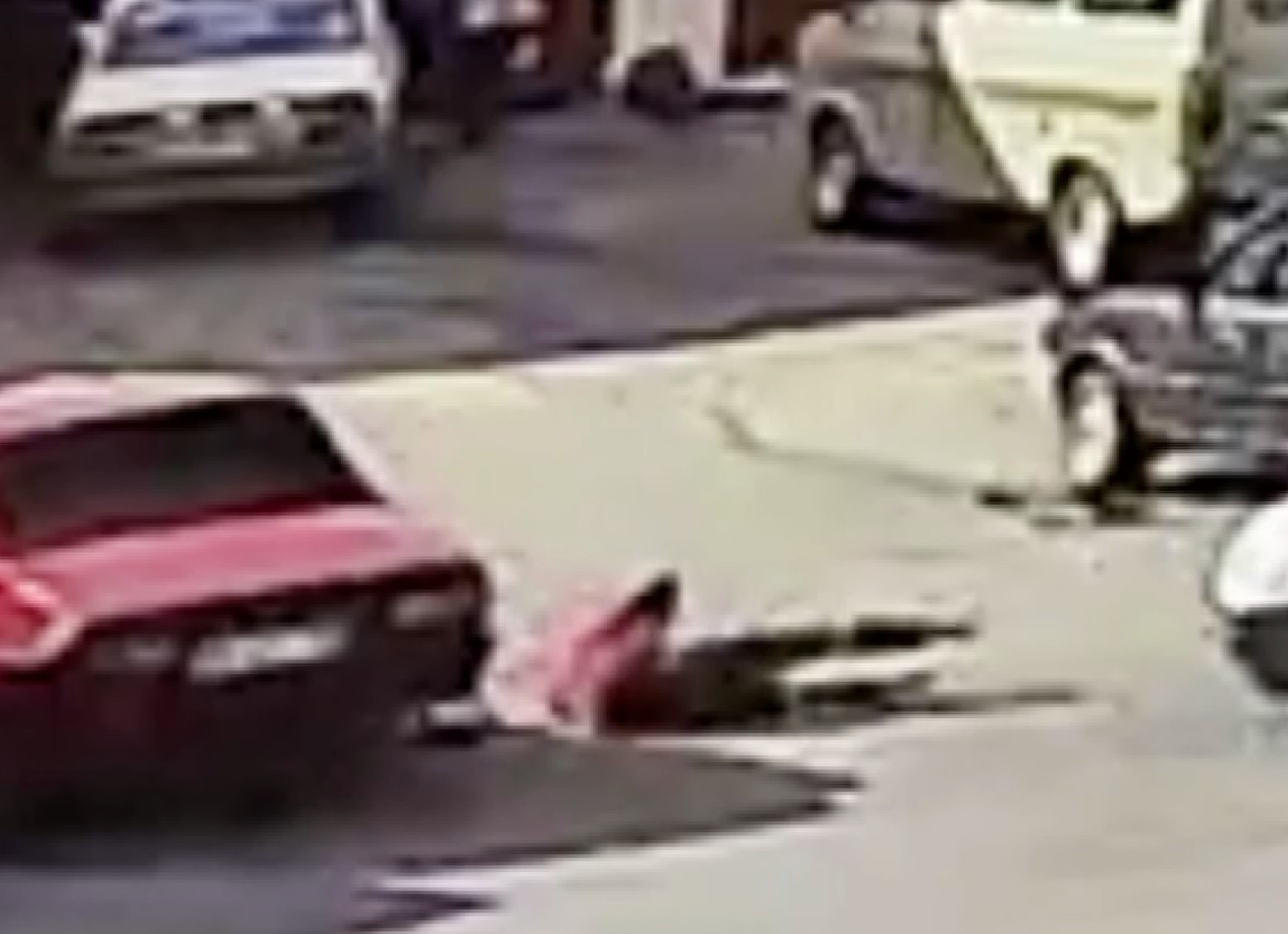 Motosiklet Park Halindeki Otomobile Çarptı, 15 Yaşındaki Sürücü Ağır Yaralandı (1)