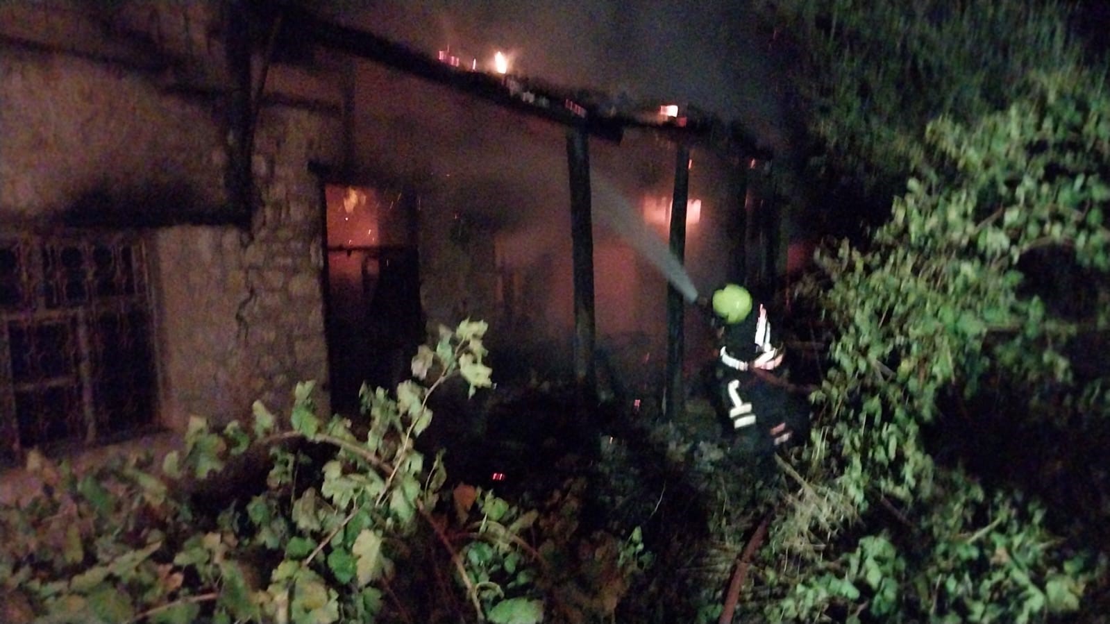 Müstakil Ev Alev Alev Yandı (1)