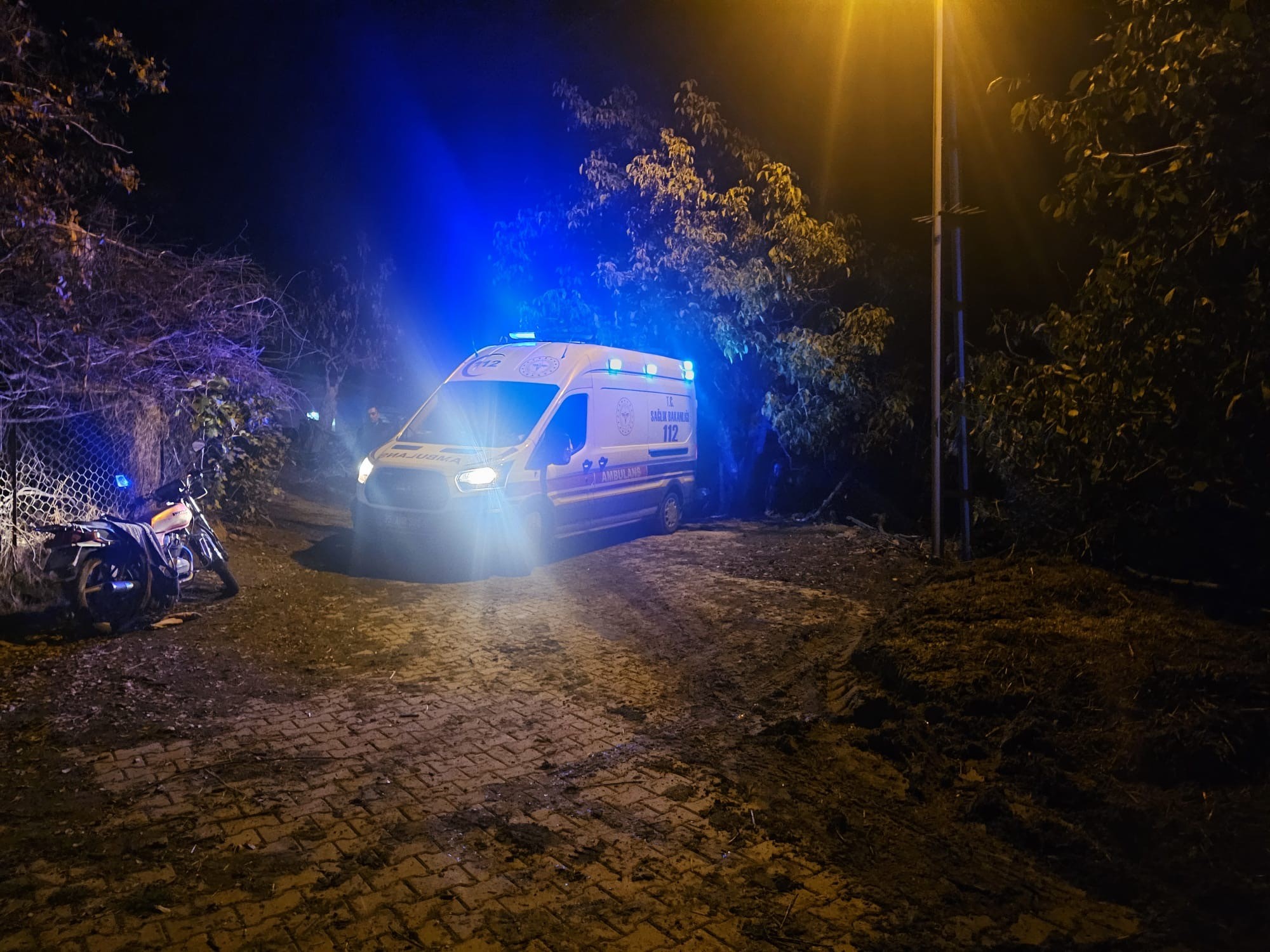 Oğlunu Öldürdü, Eşini Ağır Yaraladı (1)