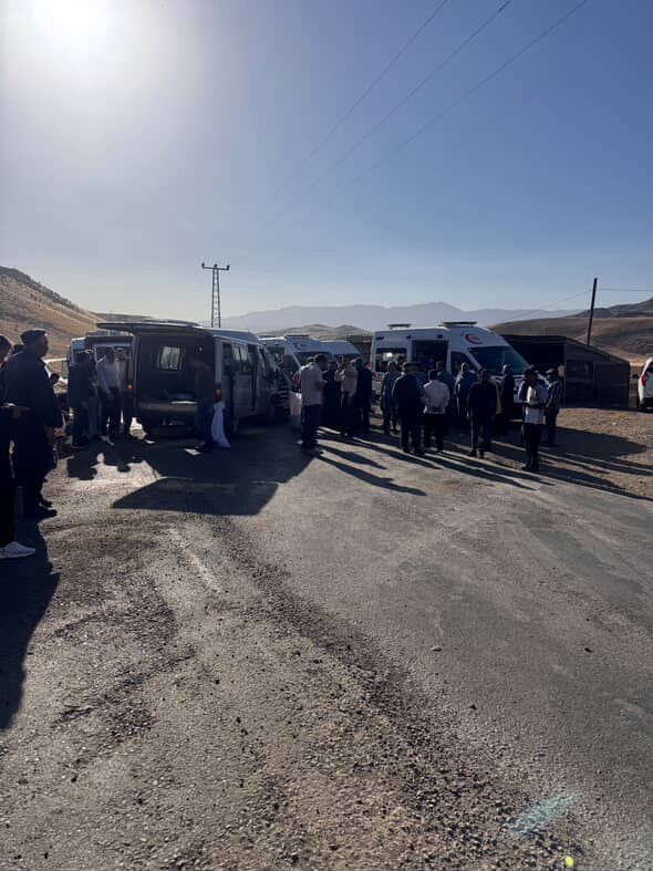 Öğretmenleri Taşıyan Minibüs Ile Yolcu Aracı Çarpıştığı Kazada 11 Yaralandı (2)