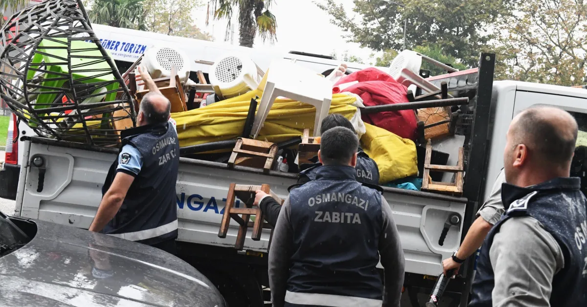 Osmangazi’de Kaldırımları Işgal Eden Işyerlerine Zabıta Operasyonu (1)