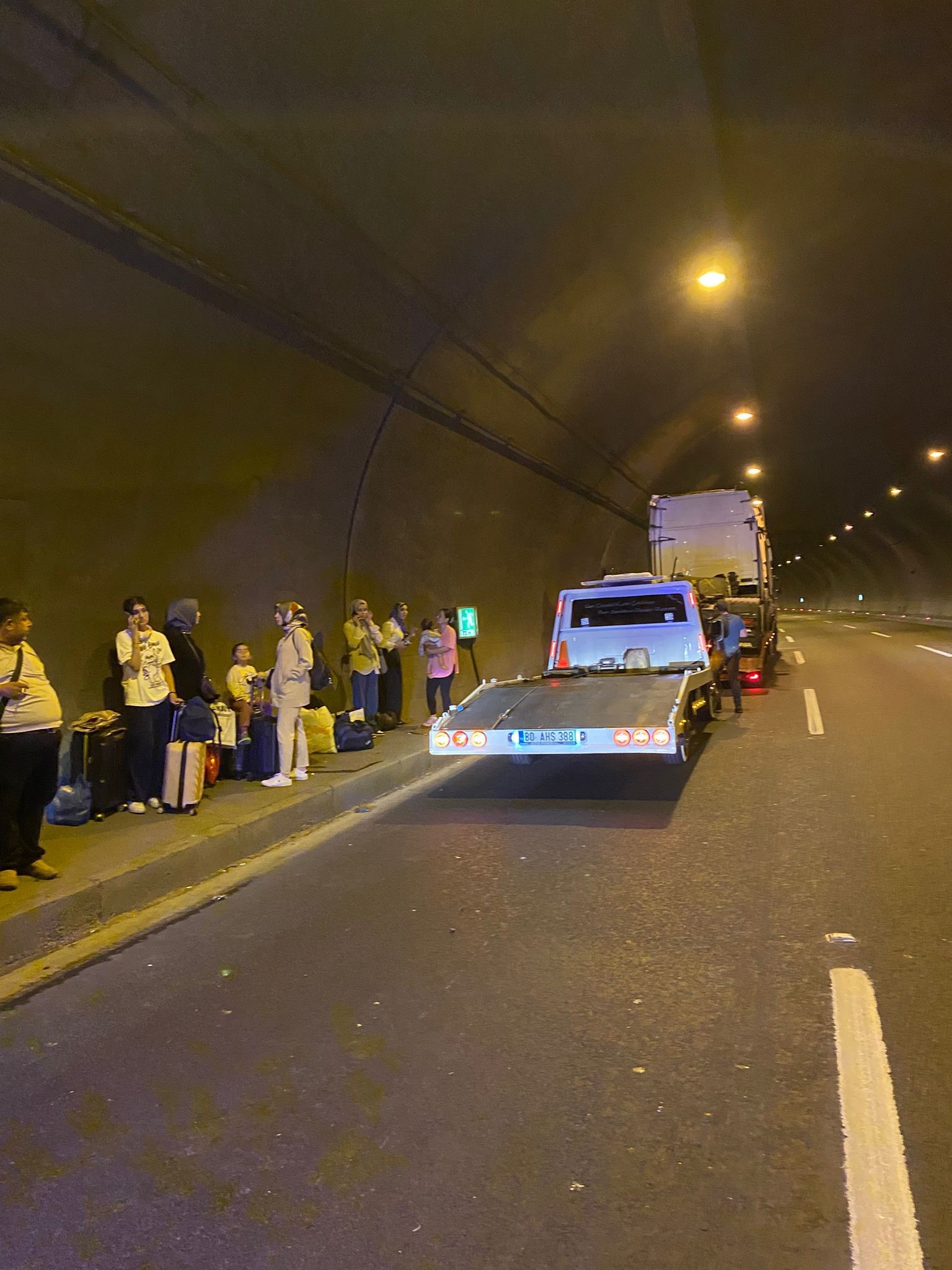 Osmaniye’de Yolcu Otobüsü Tıra Çarptı 8 Kişi Yaralandı (2)