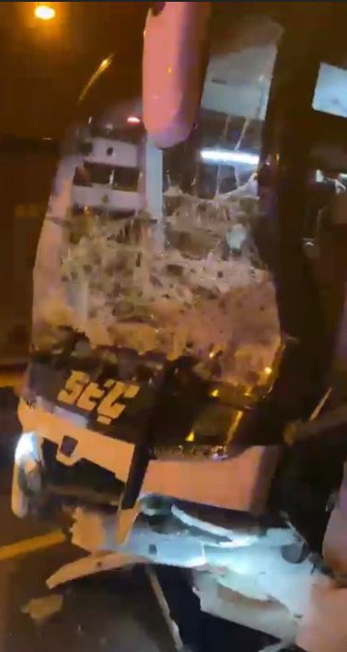 Osmaniye’de Yolcu Otobüsü Tıra Çarptı 8 Kişi Yaralandı (3)