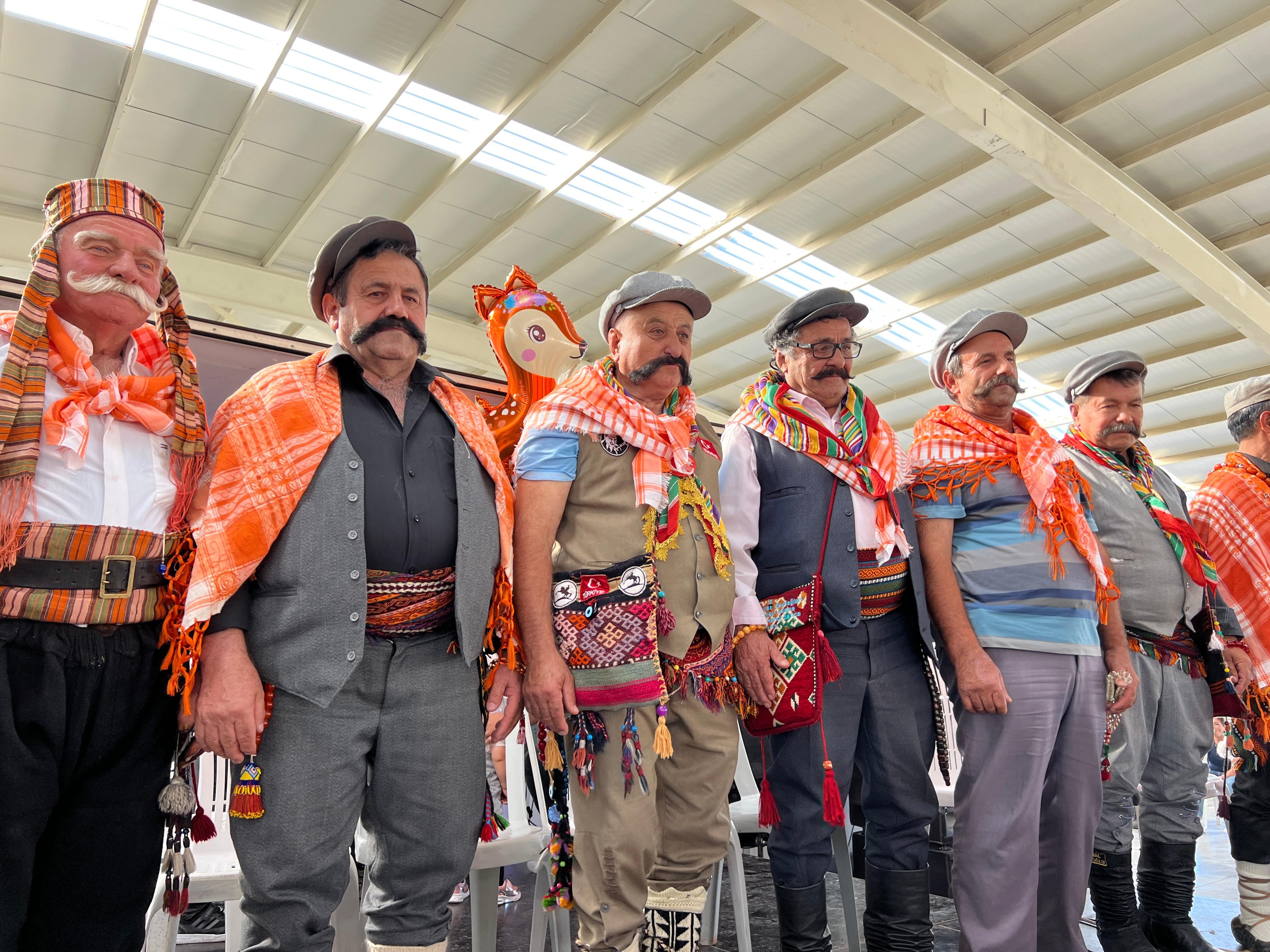 Pala Bıyıklar Yarıştı (1)