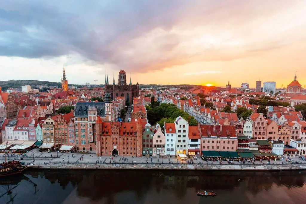 Polonya’ya Nasıl Gidilir? Vize Gereklilikleri ve Seyahat Bilgileri Neler?-2