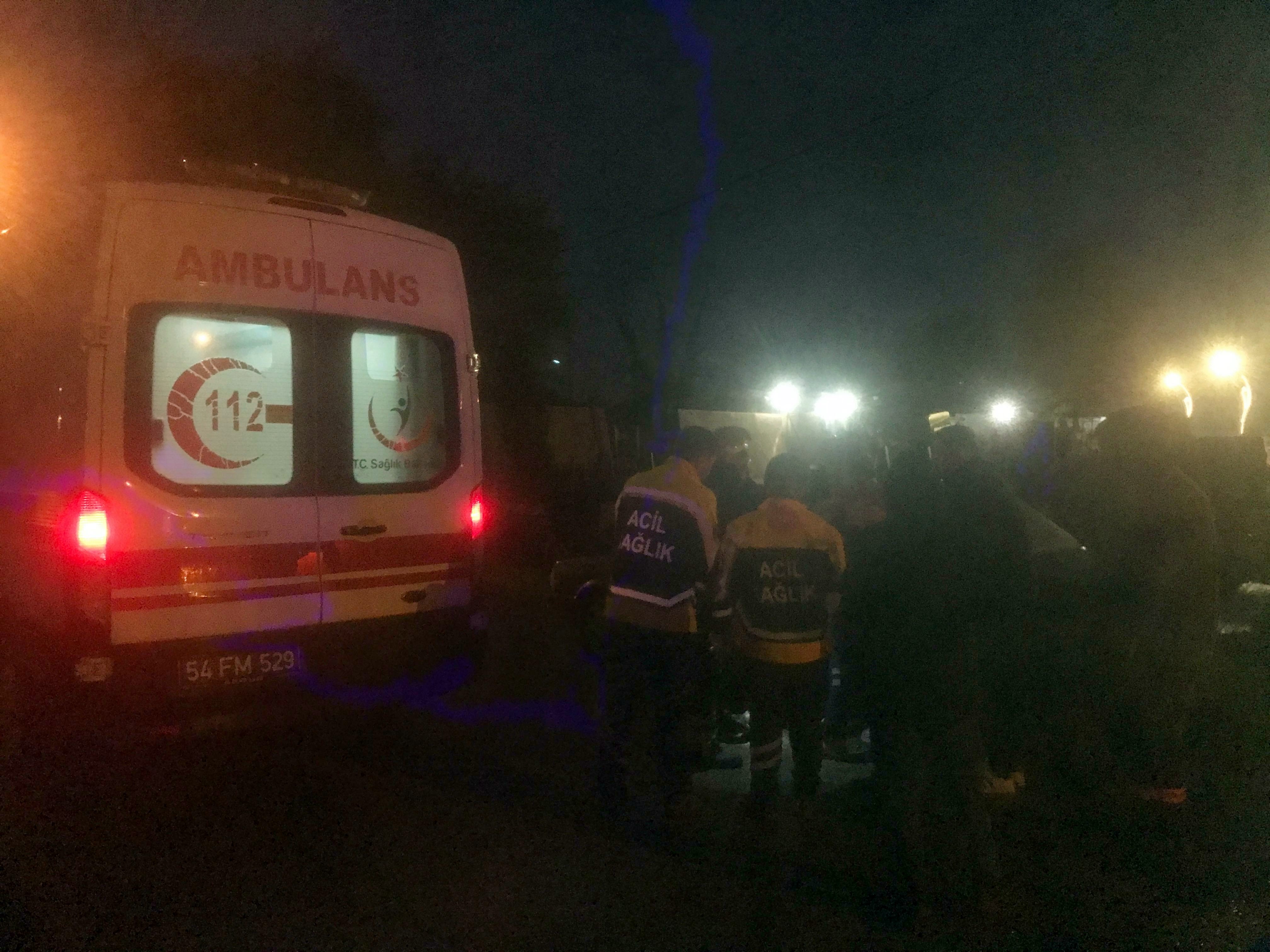 Sakarya’da Patpat Ile Otomobil Çarpıştı 6 Yaralı (2)