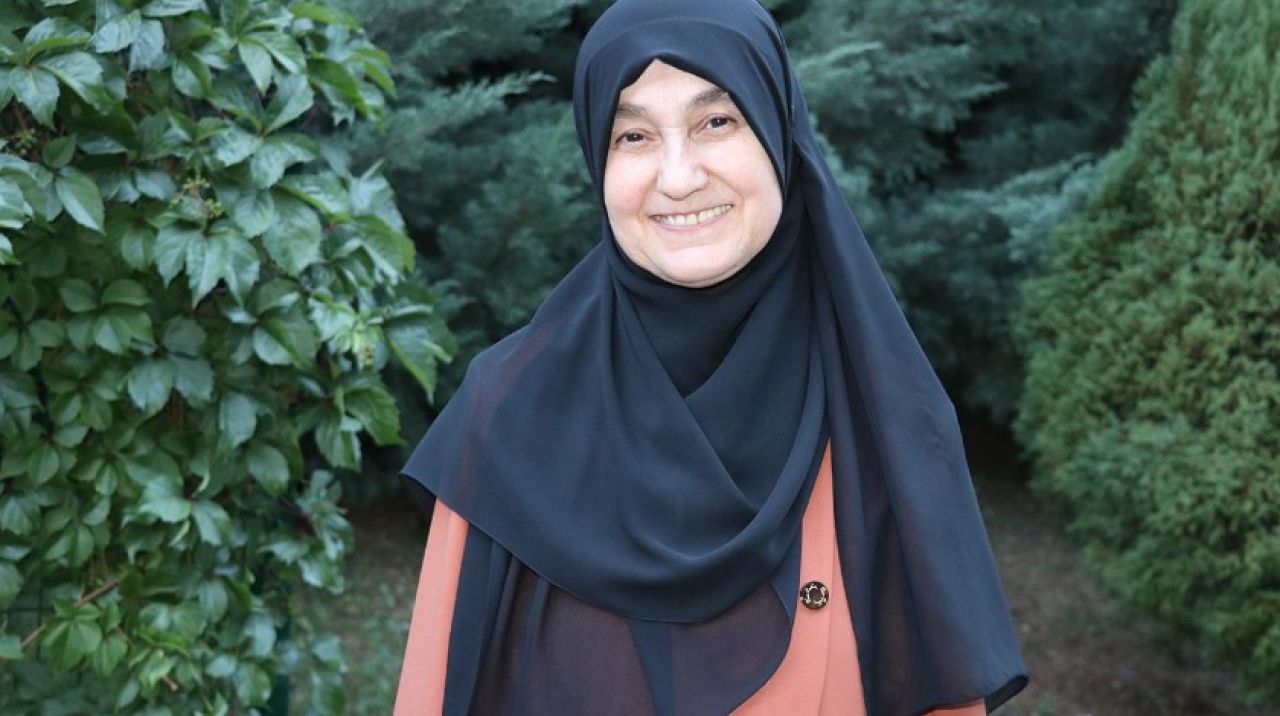 Saliha Erdim Kimdir, Nerelidir, Kaç Yaşında? Ne İş Yapıyor, Hangi Kitapları Yazdı?-1