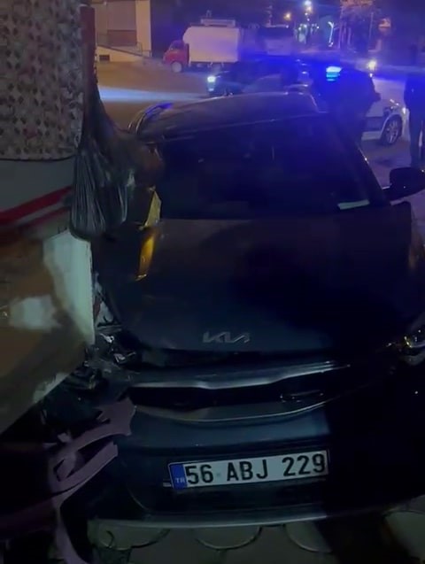 Siirt’in Kurtalan Ilçesinde Trafik Kazası 3 Yaralı (3)