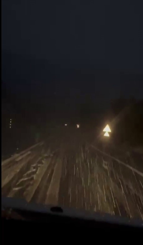 Sivas'ın Karadeniz'e Açılan Kapısında Mevsimin Ilk Karı Yağdı (2)