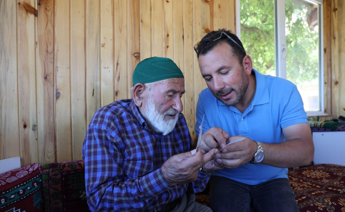 Sivas’ta 100 Yaşındaki Mahmut Şimşek Uzun Yaşamın Sırrını Anlattı (1)