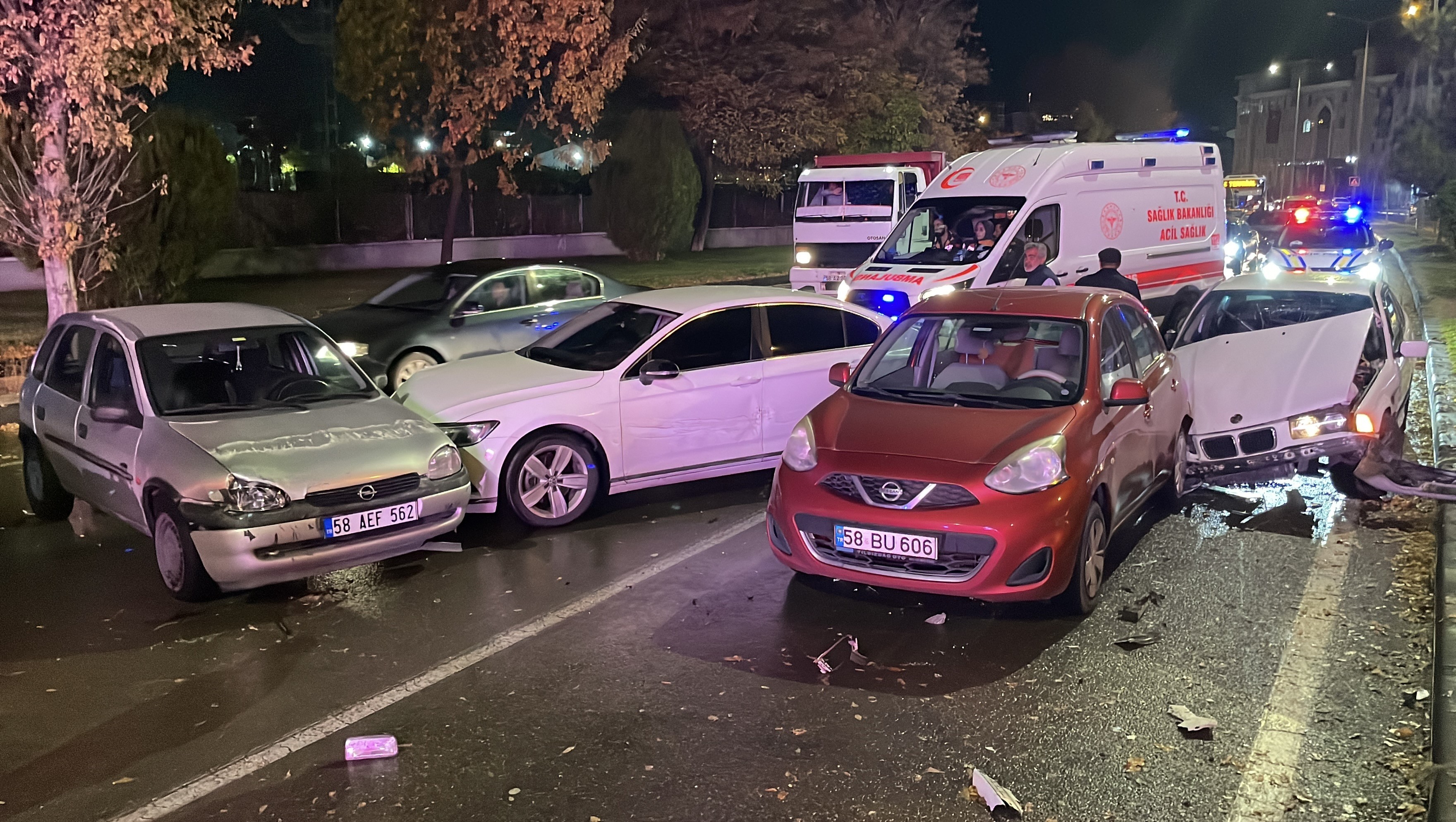 Sivas’ta 5 Araç Birbirine Girdi (2)