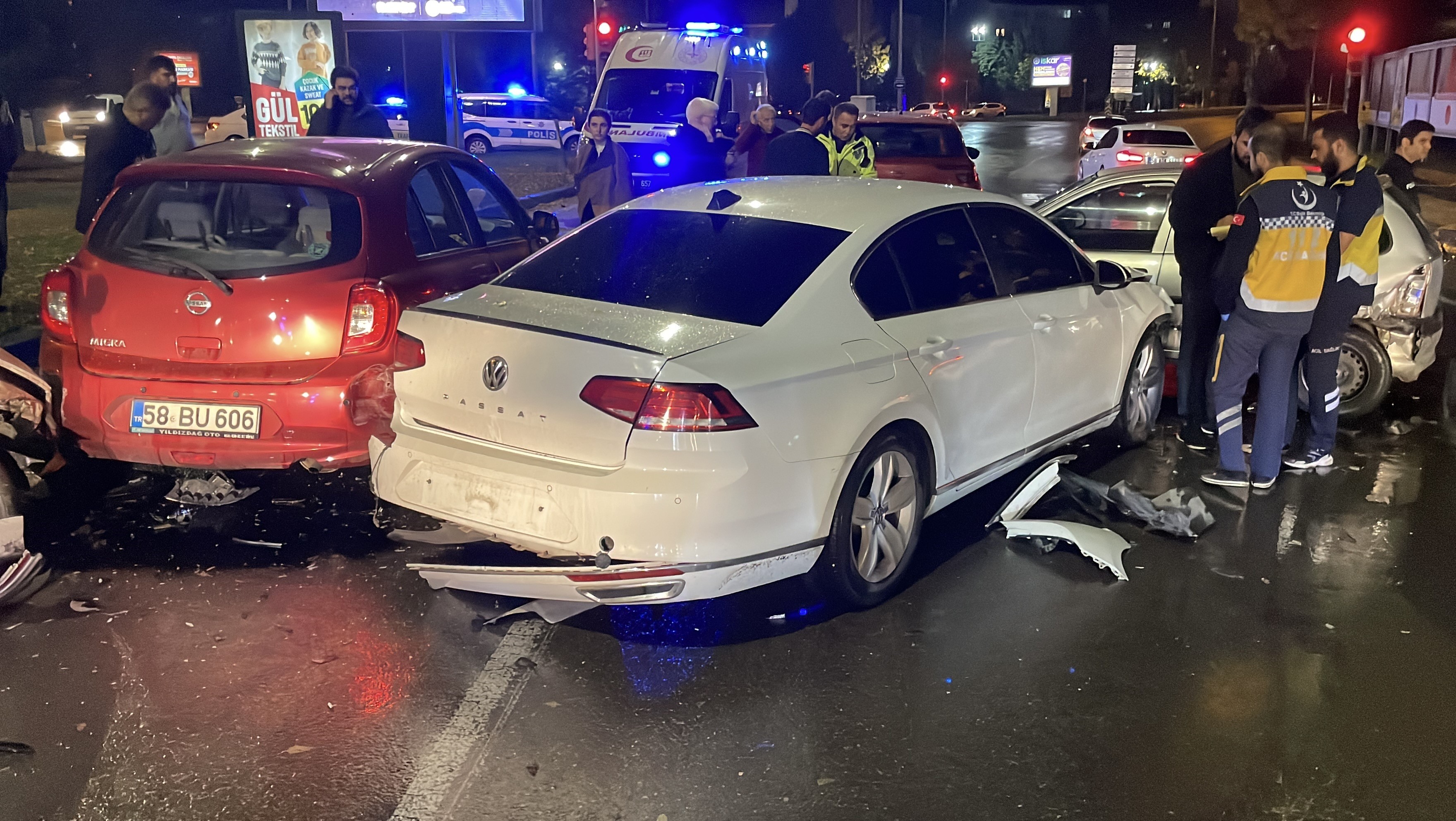 Sivas’ta 5 Araç Birbirine Girdi (3)