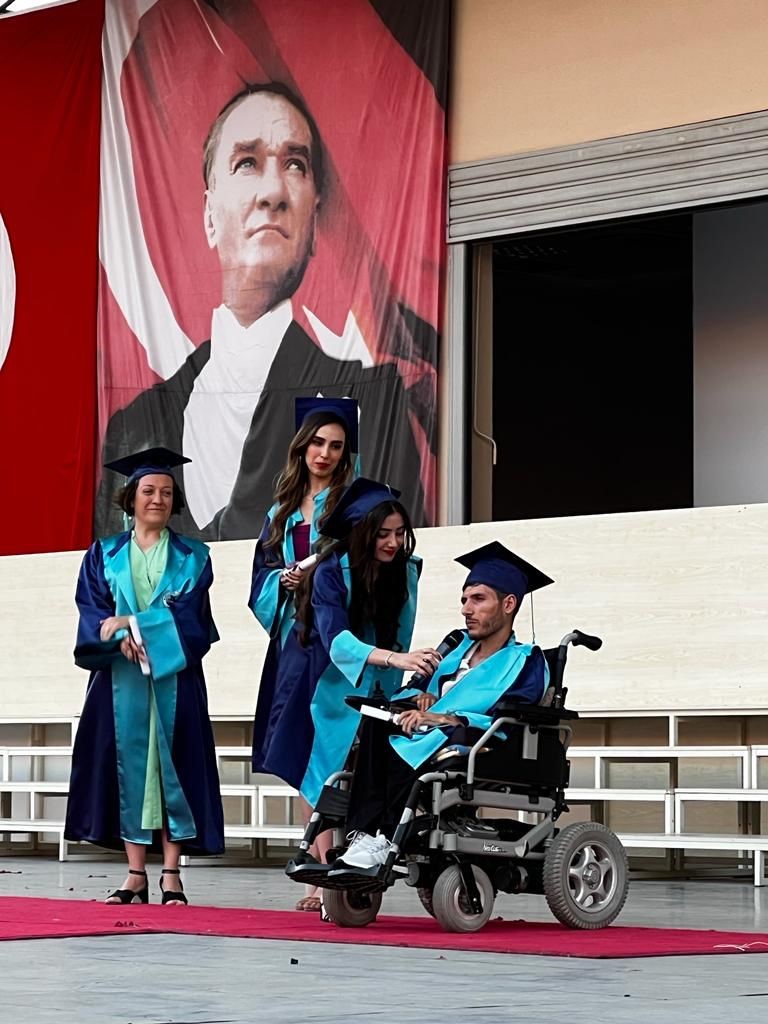 Sma'lı Olarak Doğdu, Şimdi Hasta Bakıyor (2)