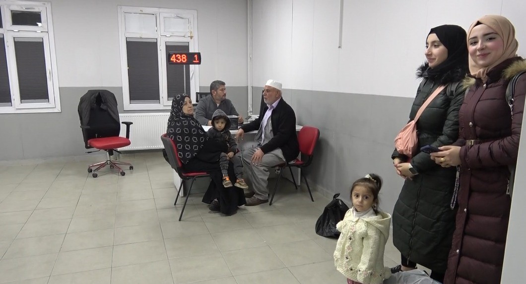 Suriyelilerin Ülkelerine Dönüşleri Gece Geç Saatlerde De Devam Ediyor (1)