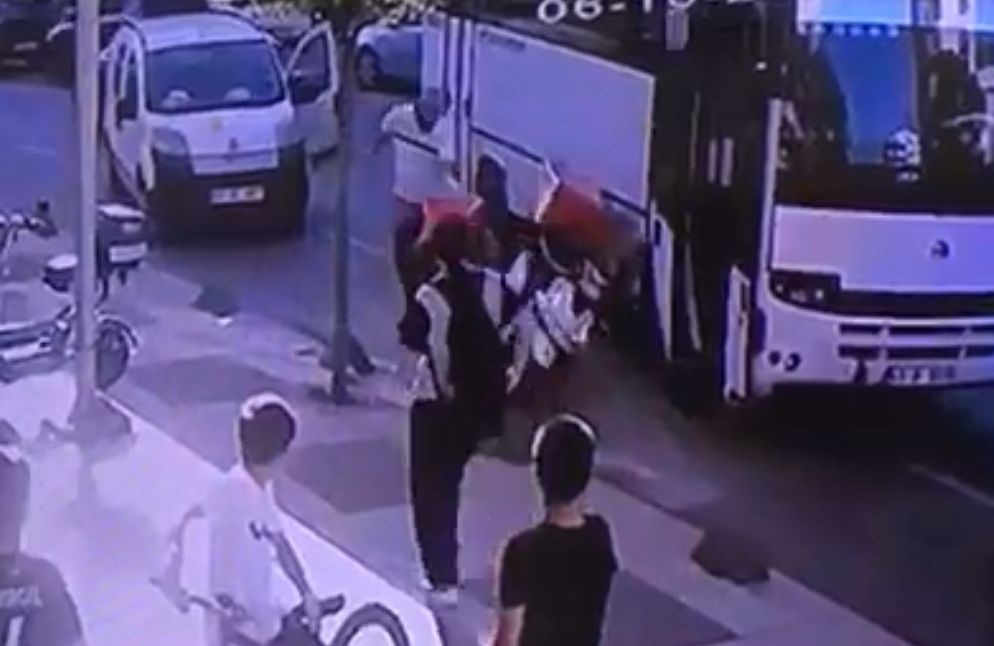 Trafik Magandası Kuryeye Dehşeti Yaşattı (3)