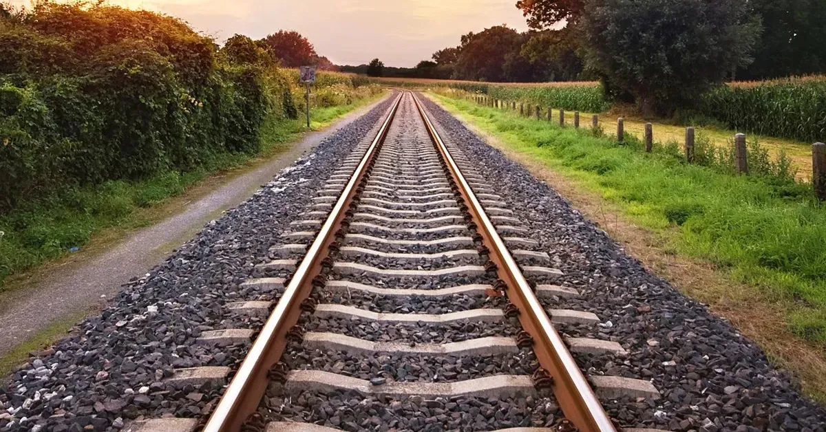 Tren Raylarındaki Bu Taşlar Bakın Ne İşe Yarıyor! (3)