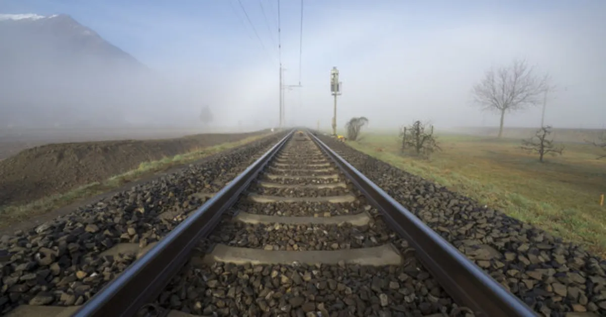 Tren Raylarındaki Bu Taşlar Bakın Ne İşe Yarıyor! (4)