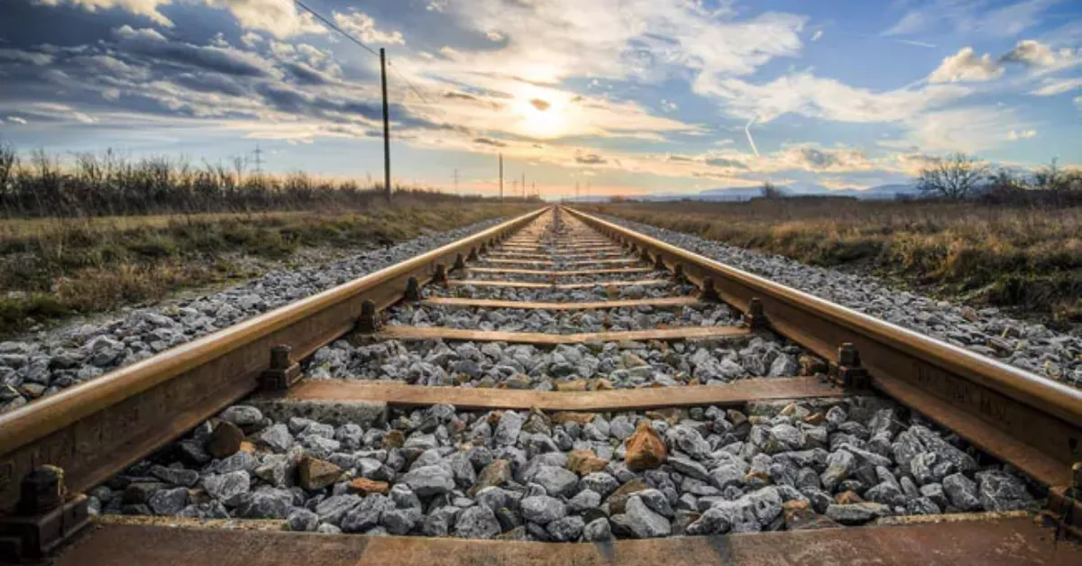 Tren Raylarındaki Bu Taşlar Bakın Ne İşe Yarıyor! (5)