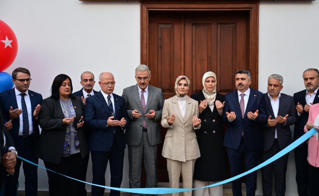 Yıldırım Sanat Ve Zanaat Merkezi'ni Bakan Göktaş Açtı (2)
