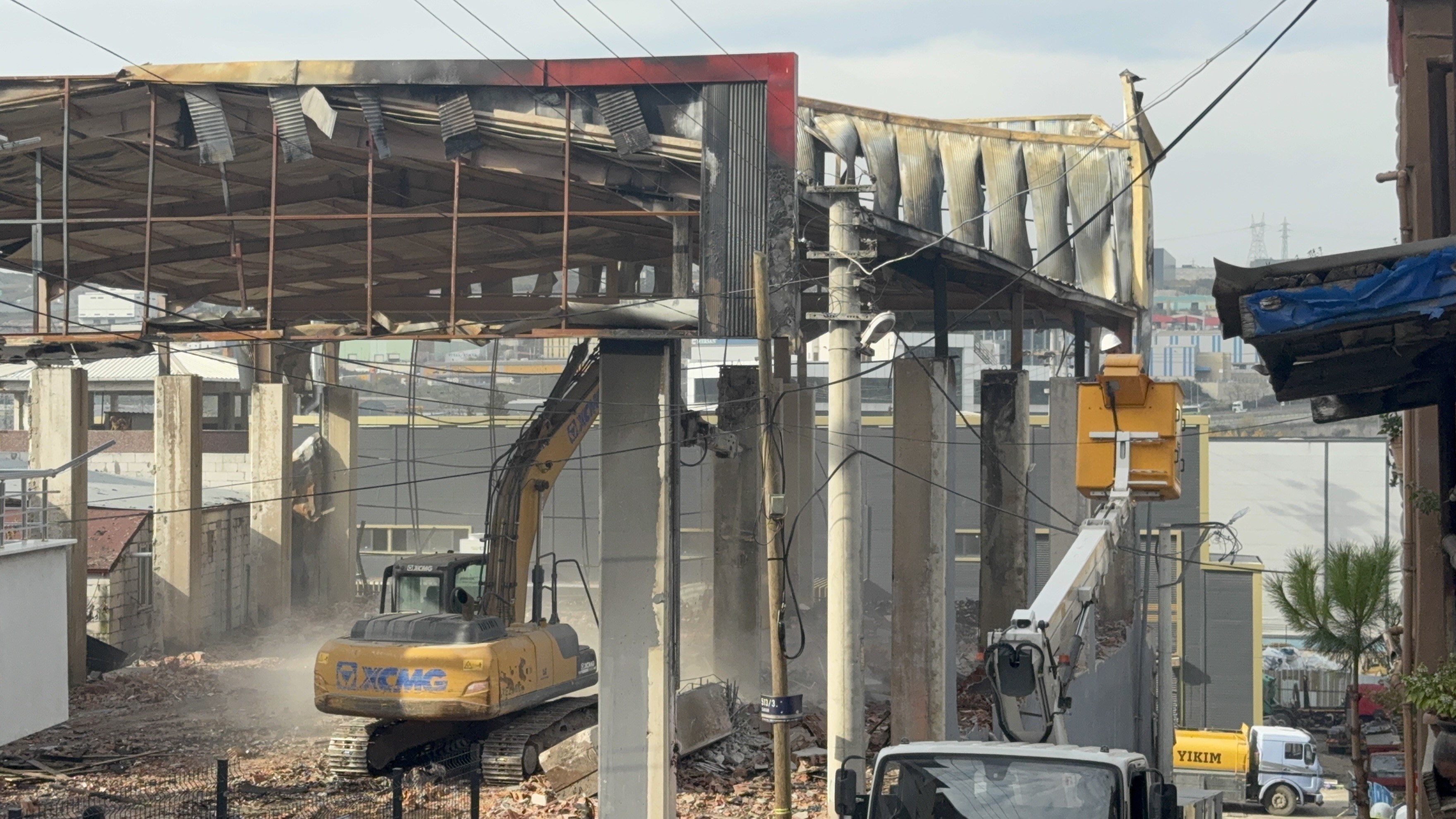 7 Kişinin Öldüğü Parfüm Dolum Tesisi Yıkılıyor (3)